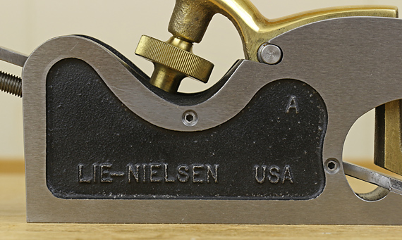 set screws added to Lie-Nielsen shoulder plane